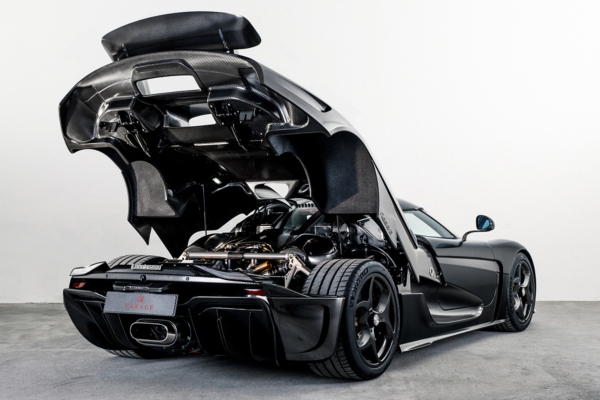 koenigsegg-predstavlja-naked-carbon-regera