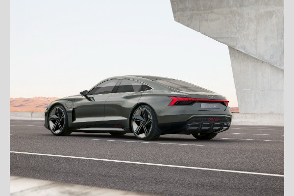 audi-e-tron-gt-predstavlja-super-sedan-za-2020-godinu