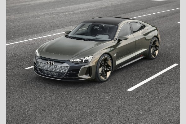 audi-e-tron-gt-predstavlja-super-sedan-za-2020-godinu