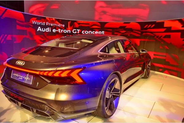 audi-e-tron-gt-predstavlja-super-sedan-za-2020-godinu