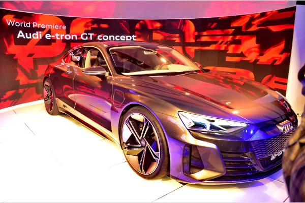 audi-e-tron-gt-predstavlja-super-sedan-za-2020-godinu