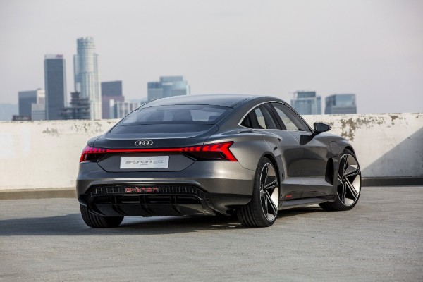 audi-e-tron-gt-predstavlja-super-sedan-za-2020-godinu