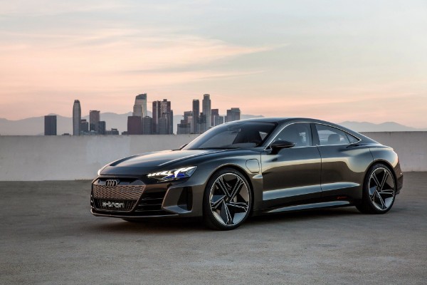 audi-e-tron-gt-predstavlja-super-sedan-za-2020-godinu