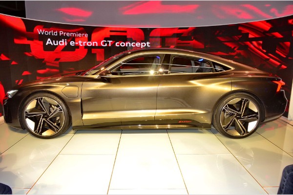 audi-e-tron-gt-predstavlja-super-sedan-za-2020-godinu