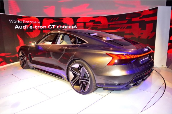 audi-e-tron-gt-predstavlja-super-sedan-za-2020-godinu