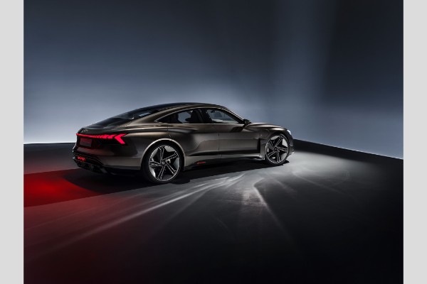 audi-e-tron-gt-predstavlja-super-sedan-za-2020-godinu