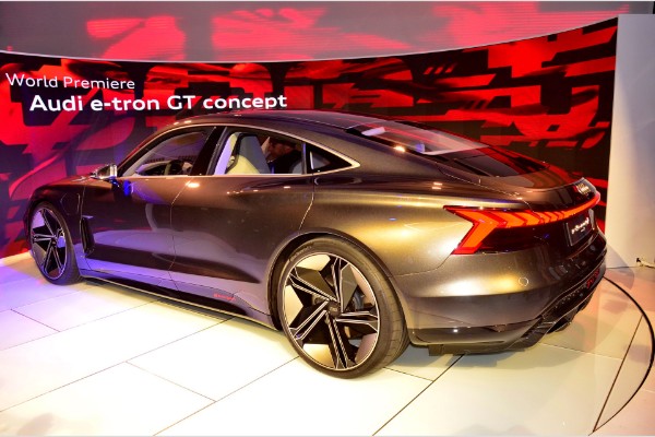 audi-e-tron-gt-predstavlja-super-sedan-za-2020-godinu