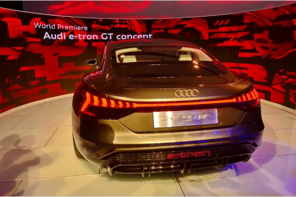 audi-e-tron-gt-predstavlja-super-sedan-za-2020-godinu