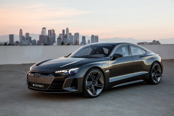 audi-e-tron-gt-predstavlja-super-sedan-za-2020-godinu