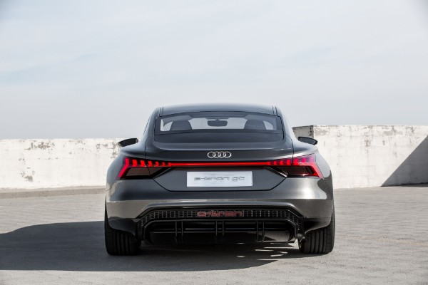 audi-e-tron-gt-predstavlja-super-sedan-za-2020-godinu