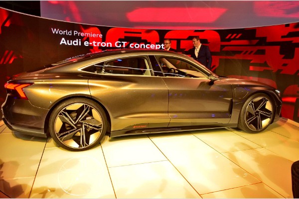 audi-e-tron-gt-predstavlja-super-sedan-za-2020-godinu