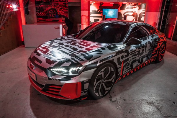 audi-e-tron-gt-predstavlja-super-sedan-za-2020-godinu