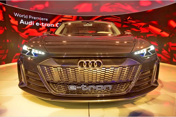 audi-e-tron-gt-predstavlja-super-sedan-za-2020-godinu