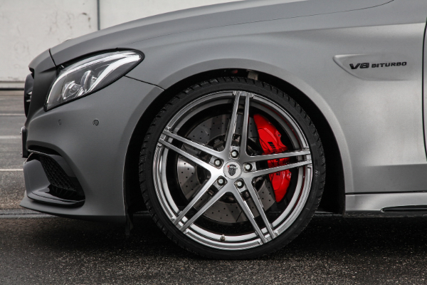 mercedes-amg-c63-krstarice-sa-po-700-ks