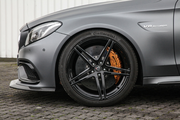 mercedes-amg-c63-krstarice-sa-po-700-ks