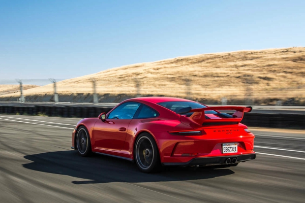 porsche-911-gt3-ostaje-veran-manualnom-menjacu-i-motoru-sa-unutrasnjim-sagorevanjem