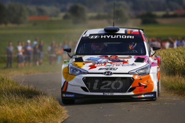 hyundai-lansiran-redizajnirani-i20-r5-reli-automobil