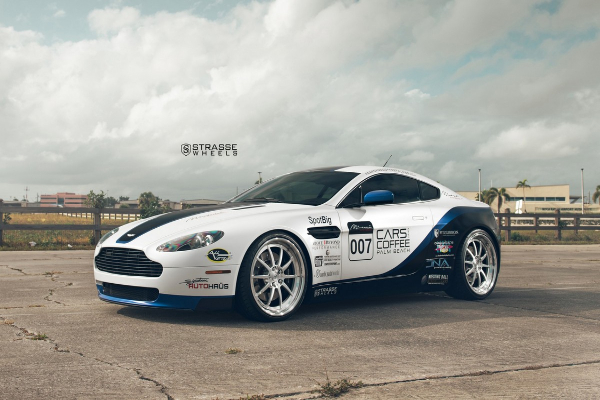 v8-vantage-predstavlja-srz-am-motosporta