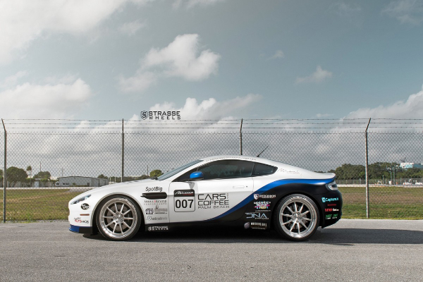 v8-vantage-predstavlja-srz-am-motosporta