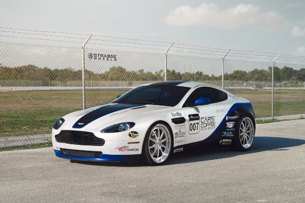 v8-vantage-predstavlja-srz-am-motosporta