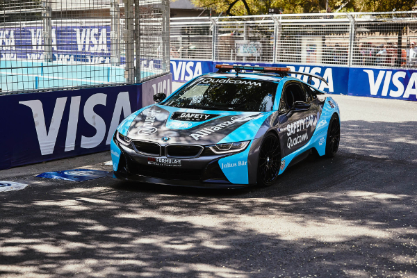 bmw-i8-odlazi-na-staze-formula-e-tekmicenja-