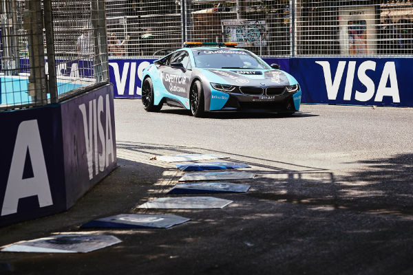 bmw-i8-odlazi-na-staze-formula-e-tekmicenja-