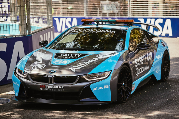 bmw-i8-odlazi-na-staze-formula-e-tekmicenja-