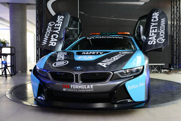 bmw-i8-odlazi-na-staze-formula-e-tekmicenja-