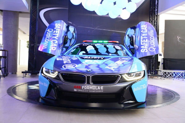 bmw-i8-odlazi-na-staze-formula-e-tekmicenja-