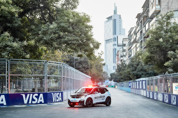 bmw-i8-odlazi-na-staze-formula-e-tekmicenja-