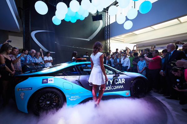 bmw-i8-odlazi-na-staze-formula-e-tekmicenja-