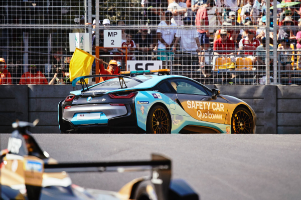 bmw-i8-odlazi-na-staze-formula-e-tekmicenja-