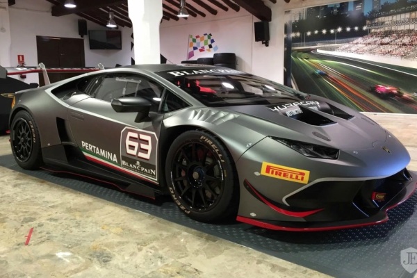 retko-koja-masina-odise-sportskim-duhom-kao-lamborghini-huracan-super-trofeo