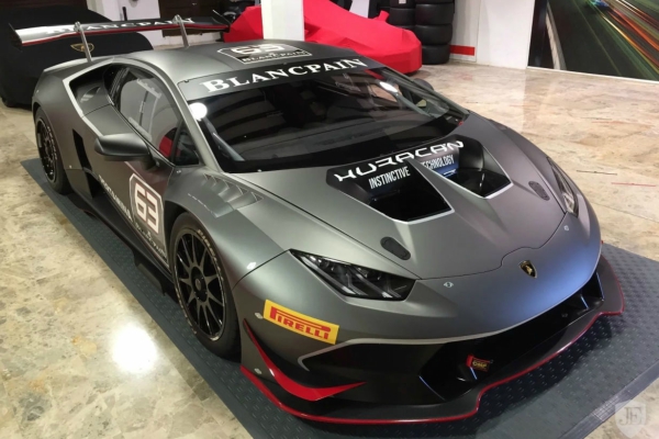 retko-koja-masina-odise-sportskim-duhom-kao-lamborghini-huracan-super-trofeo