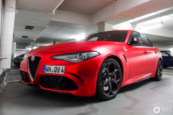 giulia-quadrifoglio-izgleda-impresivno-u-mat-crvenoj-boji