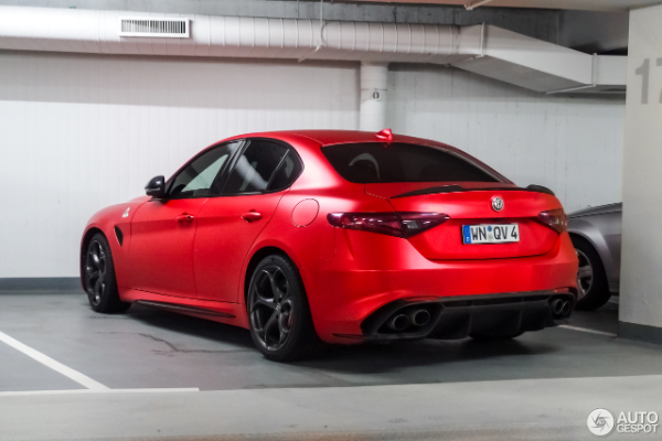 giulia-quadrifoglio-izgleda-impresivno-u-mat-crvenoj-boji