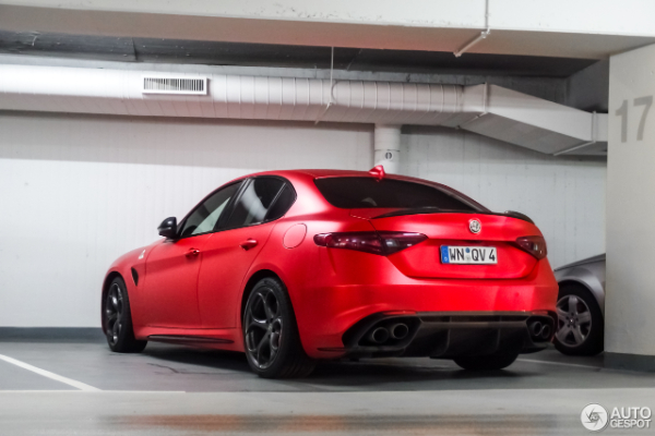 giulia-quadrifoglio-izgleda-impresivno-u-mat-crvenoj-boji