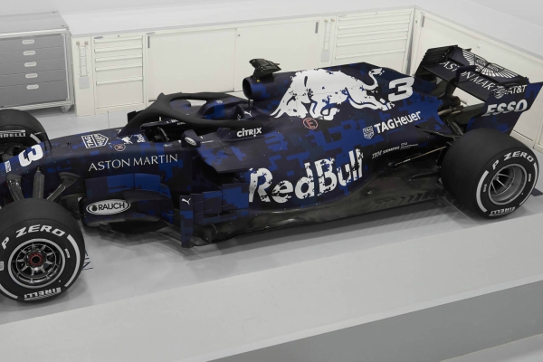 aston-martin-red-bull-racing-otkriva-novu-test-liveriju-