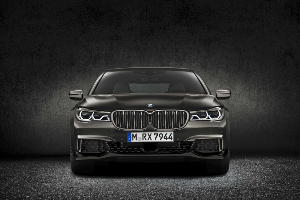 bmw-m760li-sa-v12-motorom-uskoro-moze-postati-istorija