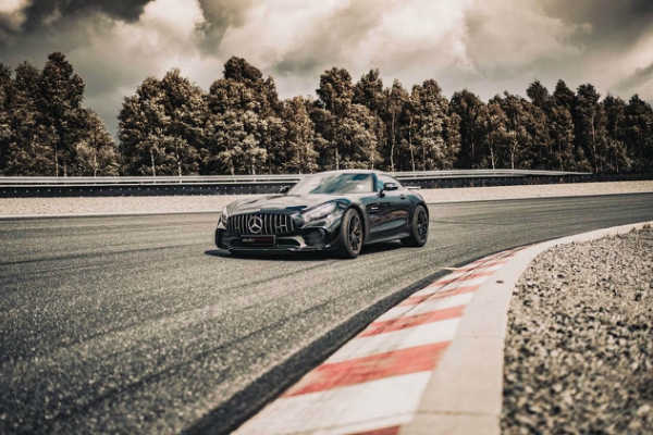edo-competition-maksimalno-brutalizuje-amg-gt-r-model-