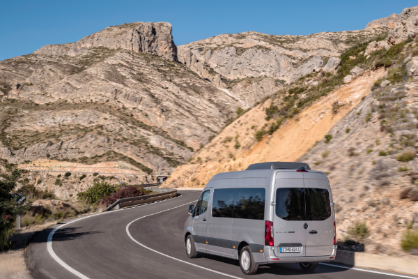 novi-sprinter-ponovo-postavlja-standarde-u-kombi-segmentu