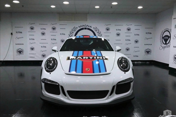 porsche-911-gt3-rs-izgleda-savrseno-u-martini-liveriji