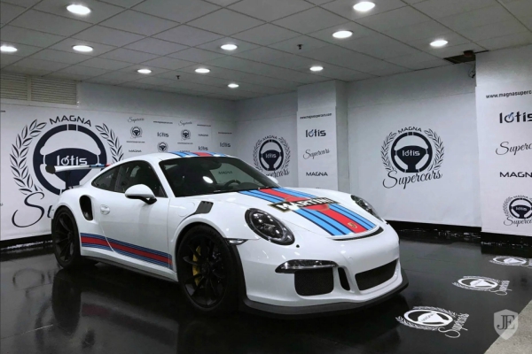 porsche-911-gt3-rs-izgleda-savrseno-u-martini-liveriji