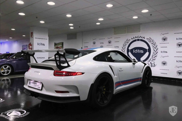 porsche-911-gt3-rs-izgleda-savrseno-u-martini-liveriji