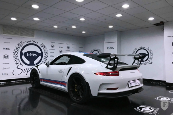 porsche-911-gt3-rs-izgleda-savrseno-u-martini-liveriji