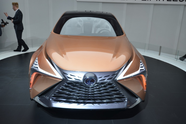 lexus-lf-1-predstavlja-buducnost-suv-opsega-kompanije-lexus