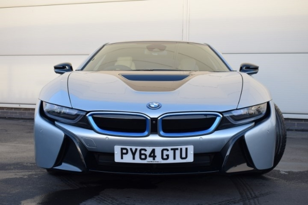 vejn-runi-prodaje-svoj-bmw-i8