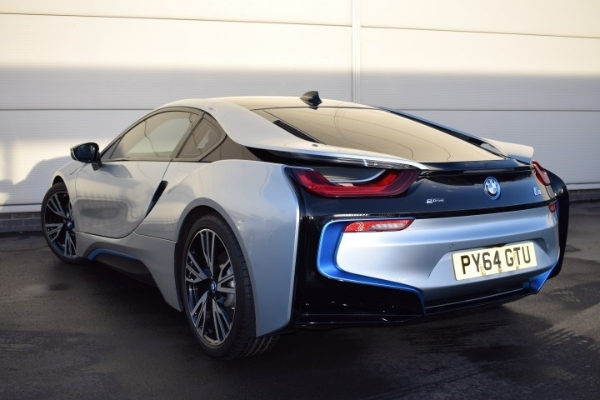 vejn-runi-prodaje-svoj-bmw-i8