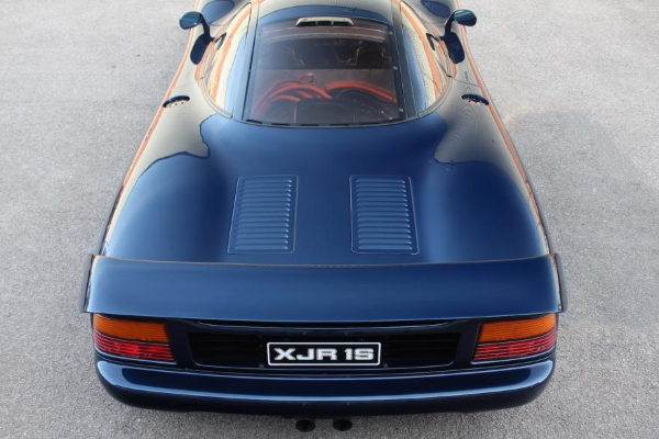 xjr-15-je-nezapazeni-superautomobil-kompanije-jaguar