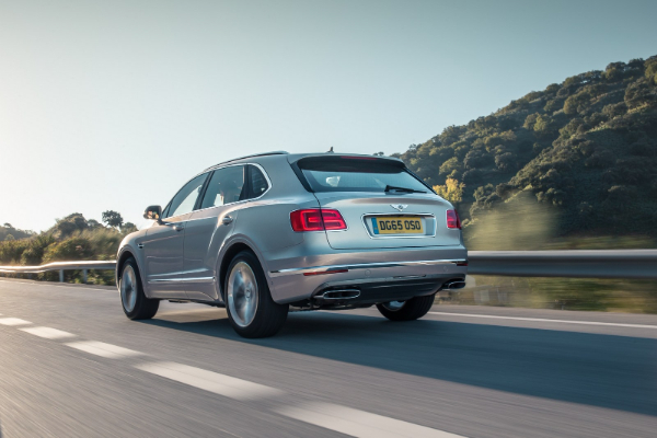 2019-bentley-bentayga-v8-dolazi-sa-550-ks